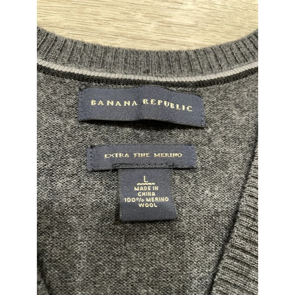 Banana Republic Gray V Neck 100% Merino Wool Sweater‎ Sz L Unisex
